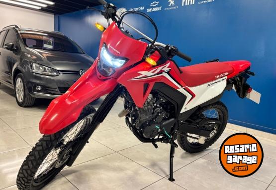 Motos - Honda TORNADO XR 300 2024 Nafta 7300Km - En Venta