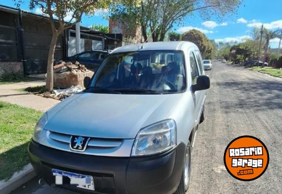 Utilitarios - Peugeot Partner 2018 Diesel 180000Km - En Venta