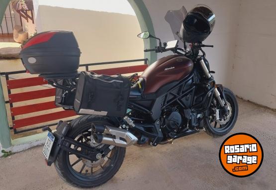 Motos - Benelli 502c 2023 Nafta 6600Km - En Venta