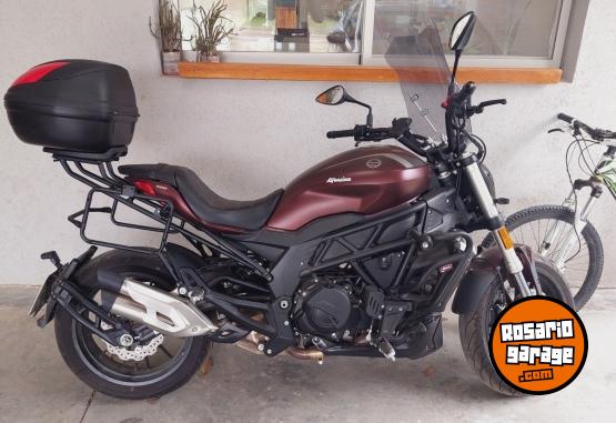 Motos - Benelli 502c 2023 Nafta 6600Km - En Venta