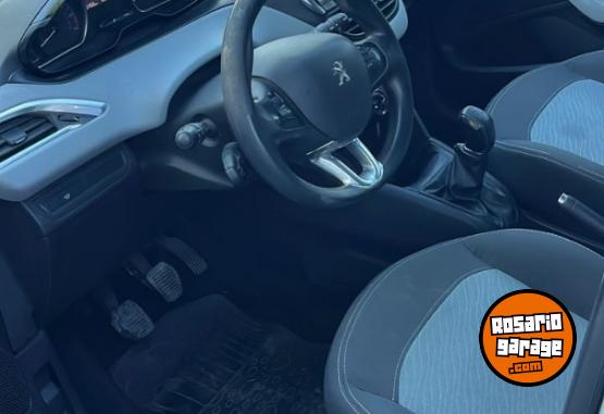 Autos - Peugeot 208 allure touchscreen 2016 Nafta 125000Km - En Venta