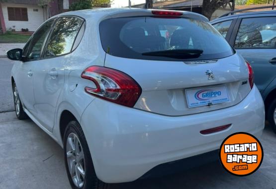 Autos - Peugeot 208 allure touchscreen 2016 Nafta 125000Km - En Venta