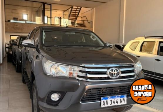Camionetas - Toyota Hilux SRV 2017 Diesel 188000Km - En Venta
