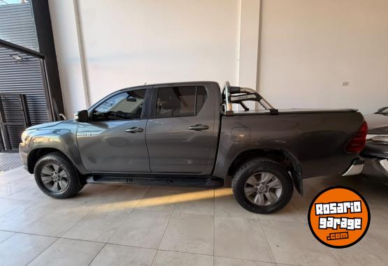 Camionetas - Toyota Hilux SRV 2017 Diesel 188000Km - En Venta