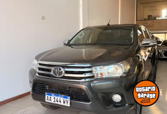 Camionetas - Toyota Hilux SRV 2017 Diesel 188000Km - En Venta