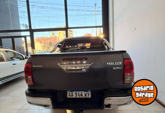 Camionetas - Toyota Hilux SRV 2017 Diesel 188000Km - En Venta