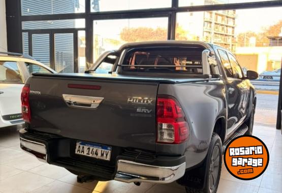 Camionetas - Toyota Hilux SRV 2017 Diesel 188000Km - En Venta