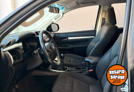 Camionetas - Toyota Hilux SRV 2017 Diesel 188000Km - En Venta