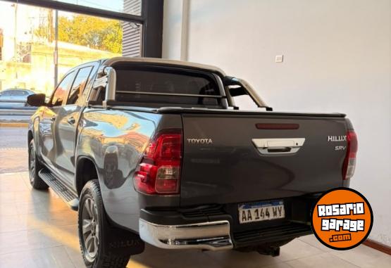 Camionetas - Toyota Hilux SRV 2017 Diesel 188000Km - En Venta