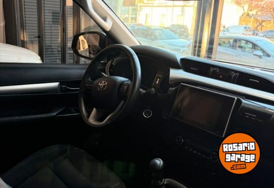Camionetas - Toyota Hilux SRV 2017 Diesel 188000Km - En Venta