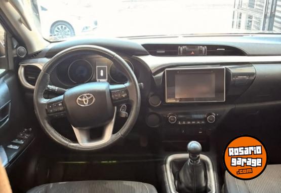 Camionetas - Toyota Hilux SRV 2017 Diesel 188000Km - En Venta