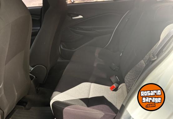 Autos - Chevrolet Ónix 2021 Nafta 100000Km - En Venta