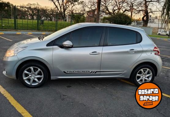 Autos - Peugeot 208 allure plus Touchscre 2013 Nafta 126350Km - En Venta