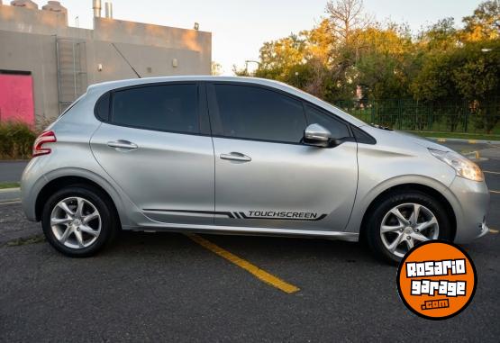 Autos - Peugeot 208 allure plus Touchscre 2013 Nafta 126350Km - En Venta