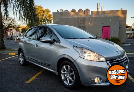 Autos - Peugeot 208 allure plus Touchscre 2013 Nafta 126350Km - En Venta