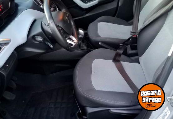 Autos - Peugeot 208 allure plus Touchscre 2013 Nafta 126350Km - En Venta