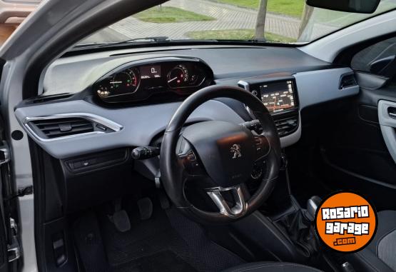 Autos - Peugeot 208 allure plus Touchscre 2013 Nafta 126350Km - En Venta