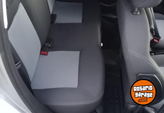 Autos - Peugeot 208 allure plus Touchscre 2013 Nafta 126350Km - En Venta