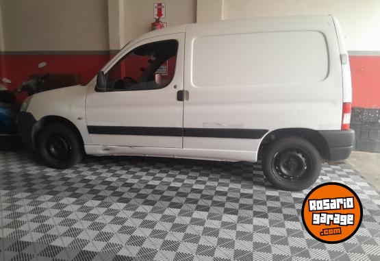 Utilitarios - Peugeot Partner furgon 2015 GNC 150000Km - En Venta