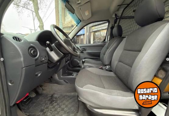 Utilitarios - Peugeot Partner/Confort Furgon 2018 GNC 148000Km - En Venta