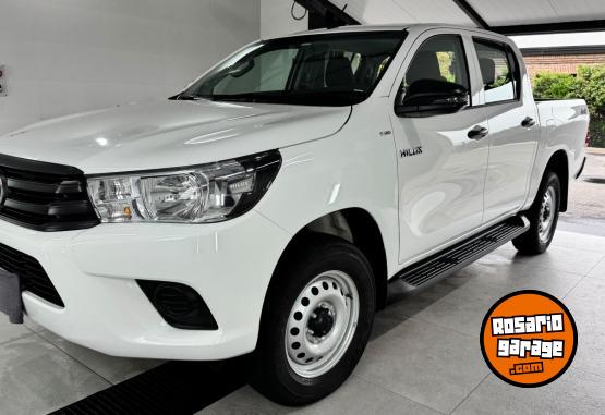 Camionetas - Toyota Hilux Dx 4x4 2023 Diesel 50000Km - En Venta