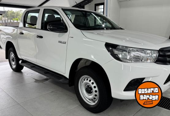Camionetas - Toyota Hilux Dx 4x4 2023 Diesel 50000Km - En Venta