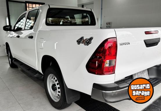 Camionetas - Toyota Hilux Dx 4x4 2023 Diesel 50000Km - En Venta