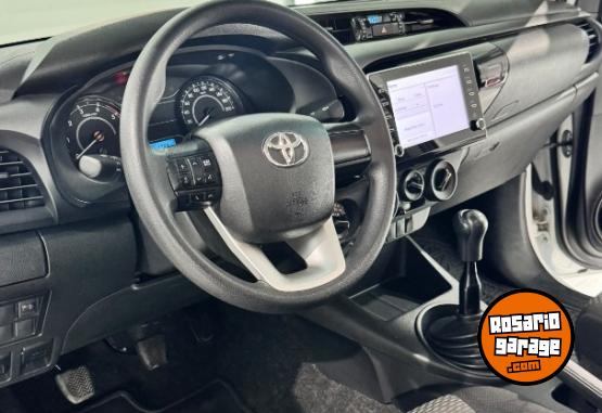 Camionetas - Toyota Hilux Dx 4x4 2023 Diesel 50000Km - En Venta