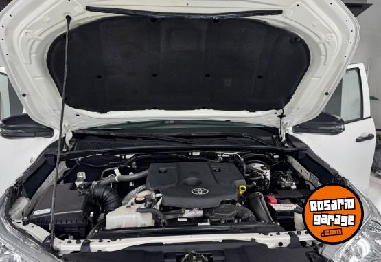 Camionetas - Toyota Hilux Dx 4x4 2023 Diesel 50000Km - En Venta