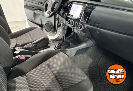 Camionetas - Toyota Hilux Dx 4x4 2023 Diesel 50000Km - En Venta