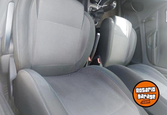 Autos - Volkswagen Suran trendline 2012 Nafta 156000Km - En Venta