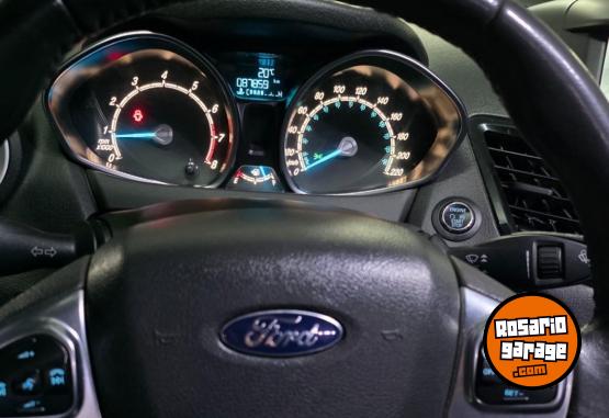 Autos - Ford Fiesta Titanium 1.6 2015 Nafta 87800Km - En Venta