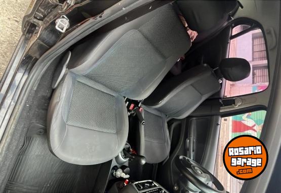Autos - Volkswagen Gol trend 2016 Nafta 143000Km - En Venta