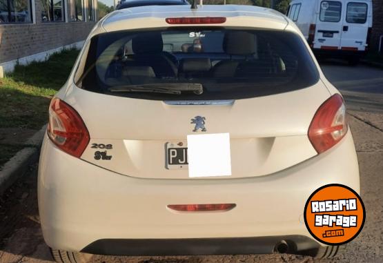 Autos - Peugeot 208 2015 GNC 117000Km - En Venta