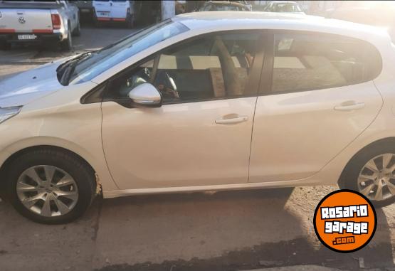 Autos - Peugeot 208 2015 GNC 117000Km - En Venta