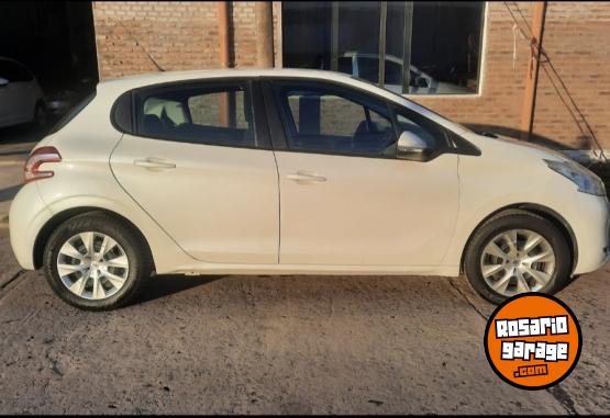 Autos - Peugeot 208 2015 GNC 117000Km - En Venta
