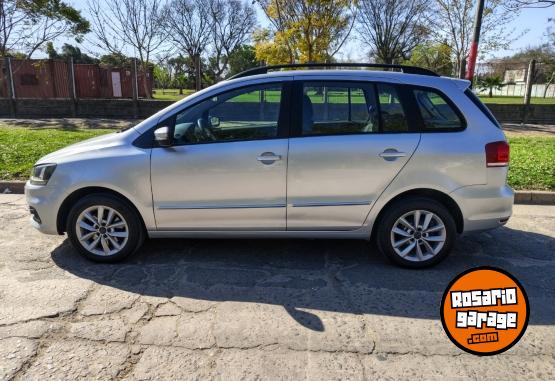 Autos - Volkswagen SURAN TRENDLINE 2015 Nafta 115000Km - En Venta