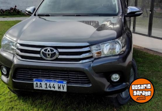 Camionetas - Toyota HILUX SRV 2016 Diesel 186000Km - En Venta