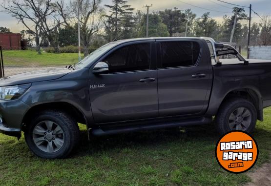 Camionetas - Toyota HILUX SRV 2016 Diesel 186000Km - En Venta