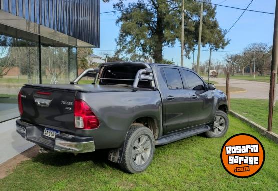 Camionetas - Toyota HILUX SRV 2016 Diesel 186000Km - En Venta