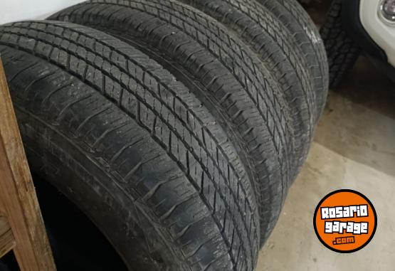Accesorios para Autos - Cubiertas Bridgestone 265/65/17 - En Venta