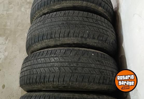 Accesorios para Autos - Cubiertas Bridgestone 265/65/17 - En Venta