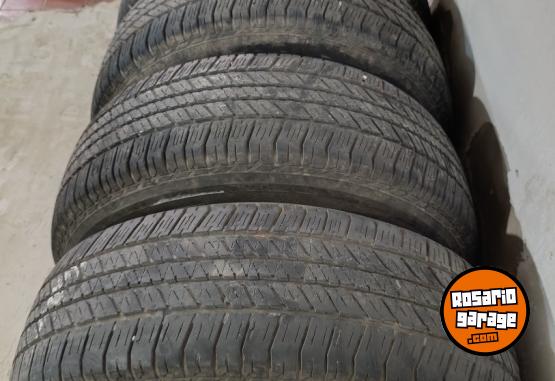 Accesorios para Autos - Cubiertas Bridgestone 265/65/17 - En Venta