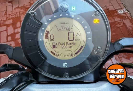 Motos - Husqvarna svartpilen 200 2022 Nafta 10000Km - En Venta