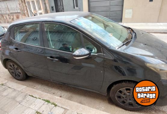Autos - Peugeot 208 2013 Nafta 165000Km - En Venta