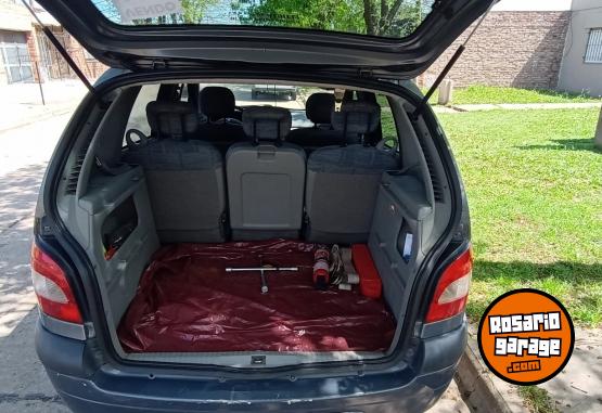 Autos - Renault Scenic 2010 Nafta 130000Km - En Venta
