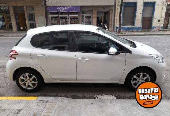 Autos - Peugeot 208 Allure 2014 Nafta 113000Km - En Venta