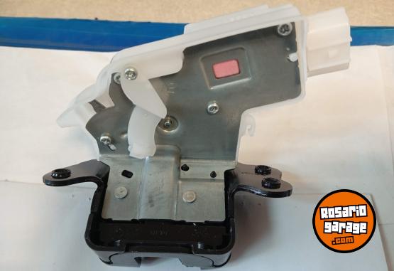 Accesorios para Autos - Cerradura electrica porton trasero toyota Rav Corolla Cross - En Venta