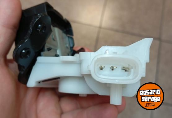 Accesorios para Autos - Cerradura electrica porton trasero toyota Rav Corolla Cross - En Venta