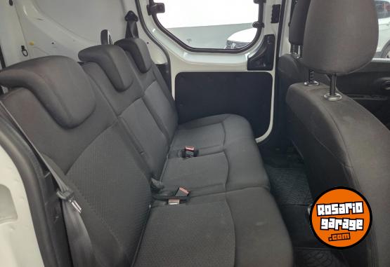 Utilitarios - Renault Kangoo 2024 Nafta 56000Km - En Venta
